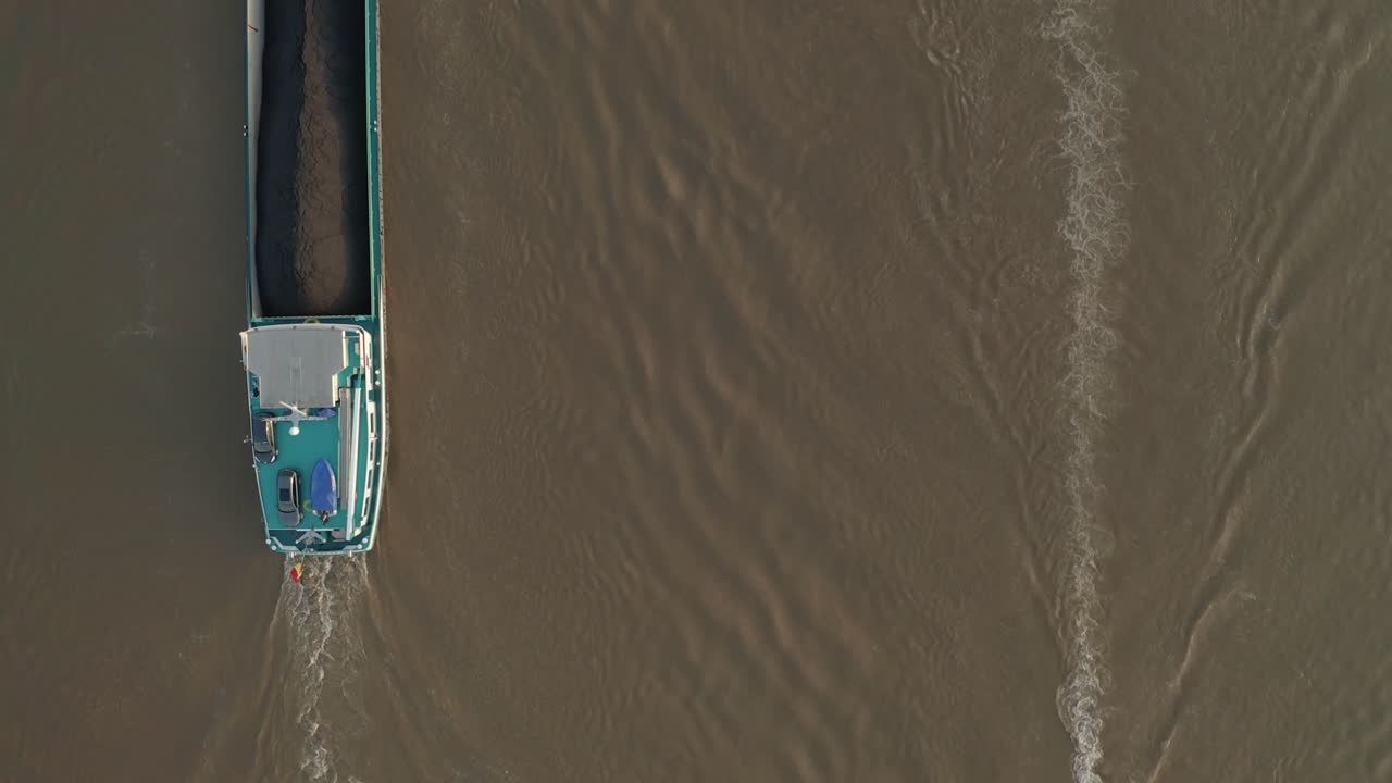 Top shot of two ships boats meeting meet each other load and transport coal, petrol and gas with a radar device on the brown river rhine 30p