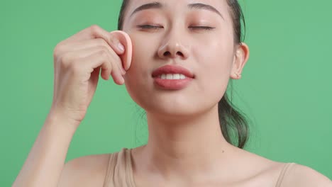 화장을 하는 여자