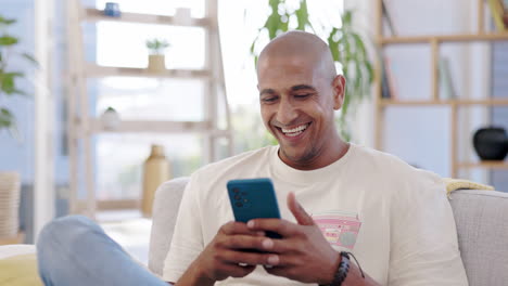 Laughing,-man-and-funny-smartphone-in-living-room