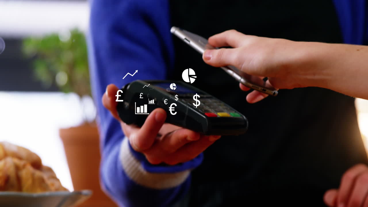 스마트 폰으로 지불하는 백인 여성 위의 통화 기호의 비디오