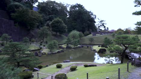 el jardín gyokusen-immaru en kanazawa. toma el tiro derecho