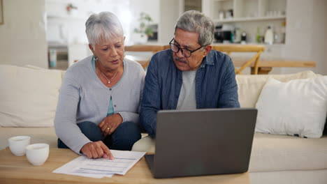 Pareja,-Preocupación-Y-Planificación-Financiera-Con-Laptop