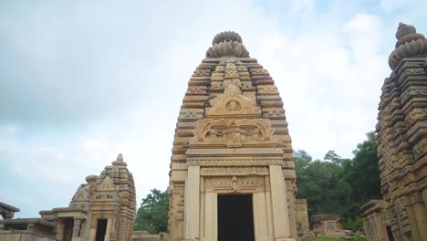 Wunderschöne-Architektur-Des-Antiken-Gurjara-Pratihara-Tempels-In-Der-Bateshwar-Tempelgruppe-Von-Morena-In-Madhya-Pradesh,-Indien
