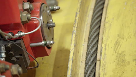 detalles de cables y maquinaria industriales