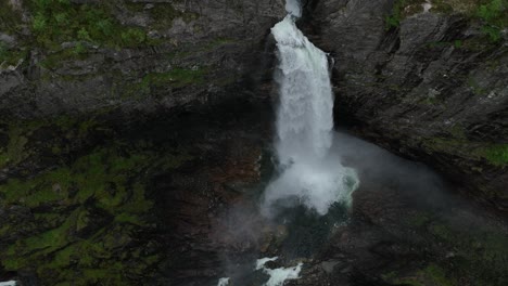 Manafossen---Waterfall---Norway---Norwegen-Wasserfall