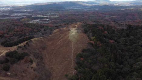 vista aérea del horizonte en el monte wakakusa, nara