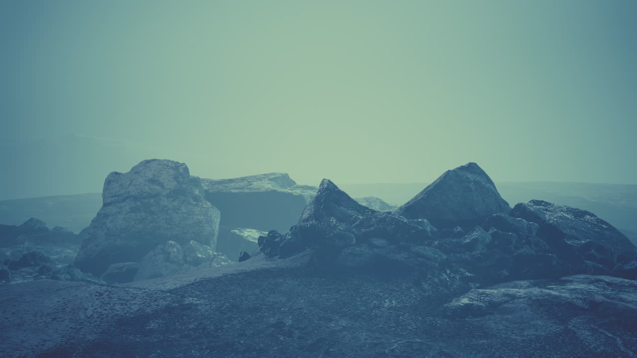 안개가 가득한 빙하 풍경