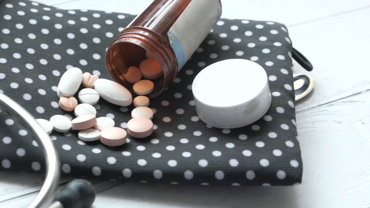 약물과 함께 의료 용품