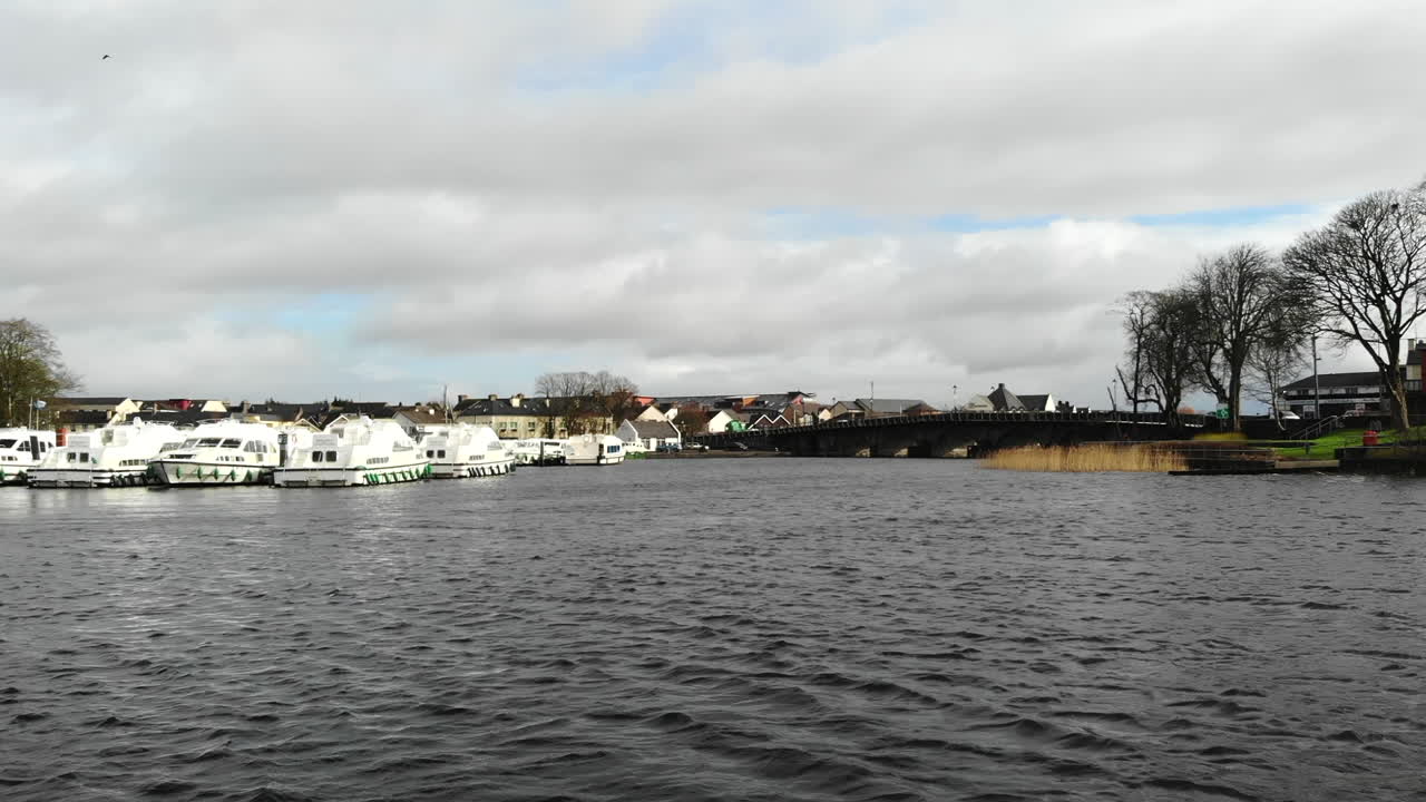 공중 - 작은 마을의 호숫가 전망