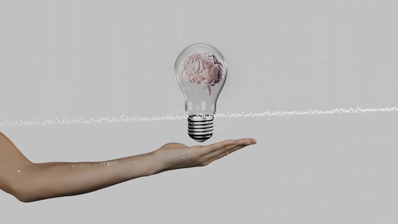 Braccio nudo che si muove sotto una linea di particelle pulsante, catturando una lampadina che scende e visualizzando un cervello che ruota