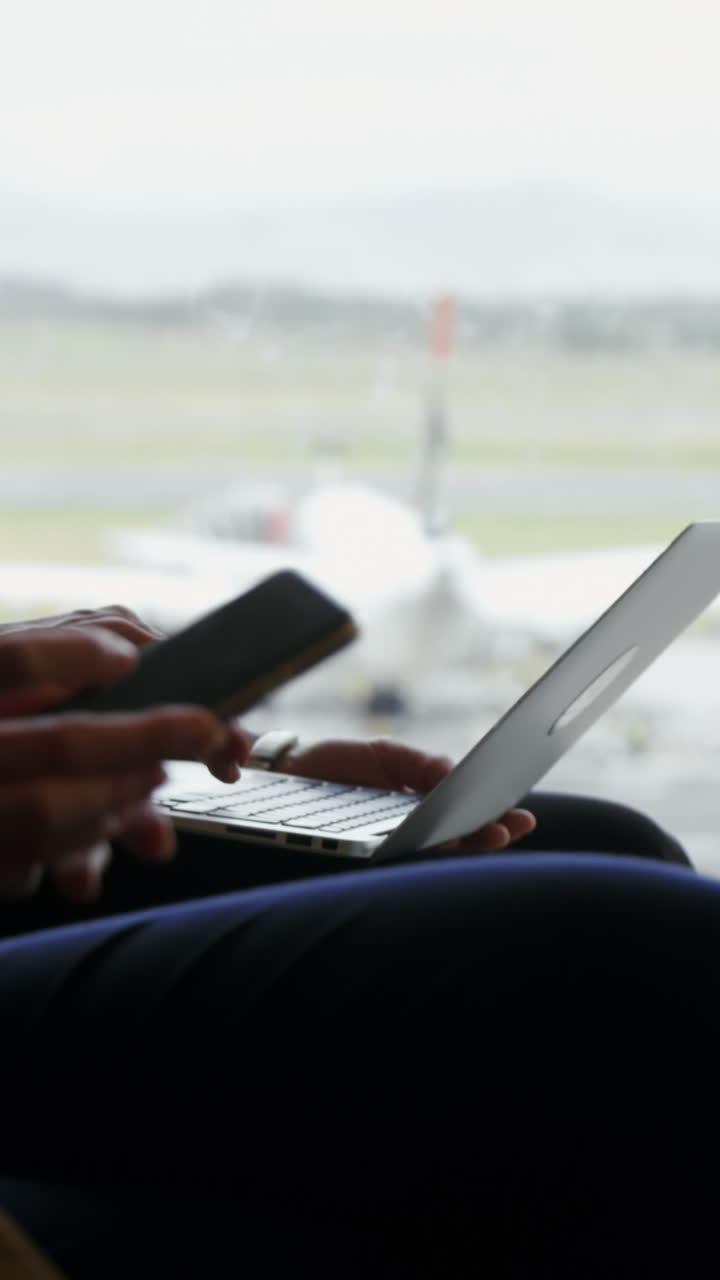 pasajeros que utilizan portátiles y teléfonos móviles