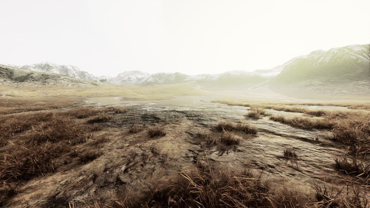 건조한 풀이 있는 아프가니스탄 지방 의 아름다운 바위