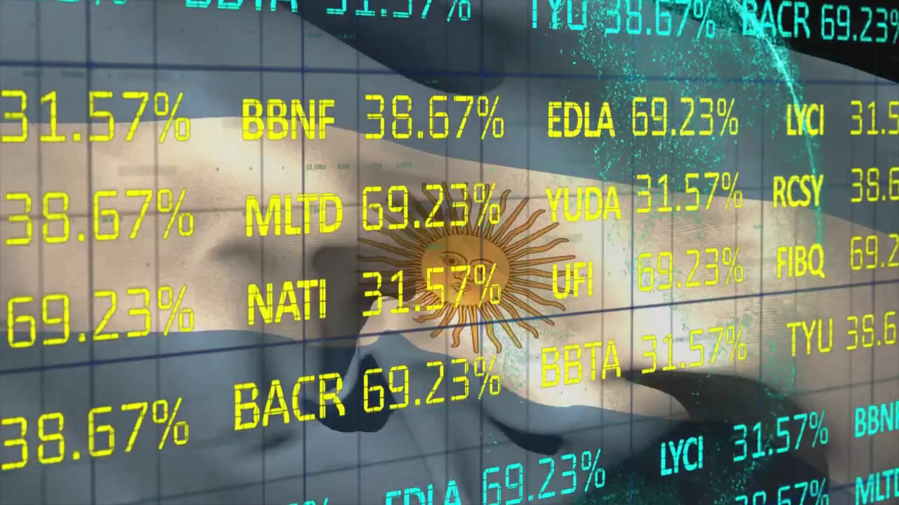 Animación de procesamiento de datos financieros sobre un mapa de Argentina.