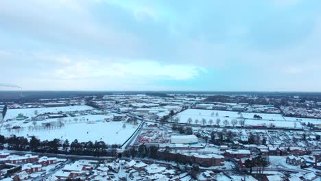antena - panorama y horizonte de thetford nevado, inglaterra, amplio plano de bajada