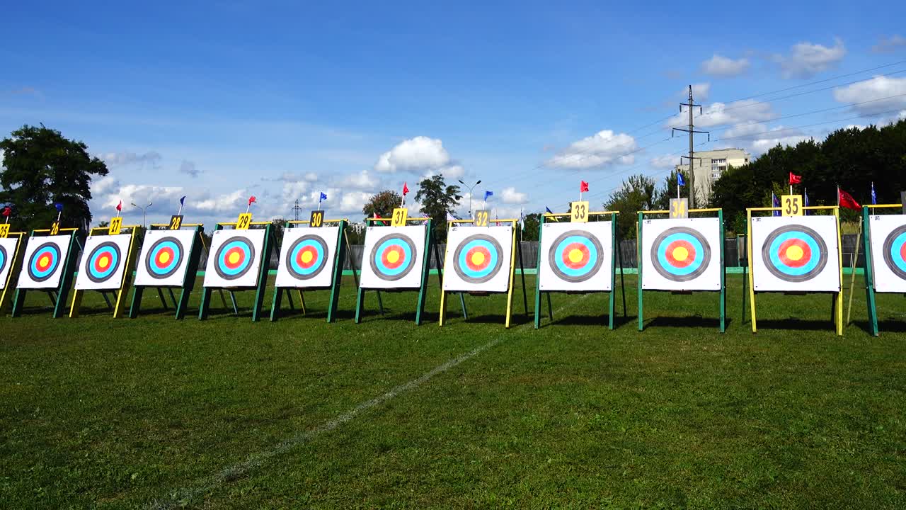 цели для стрельбы из лука. стрельба летом.