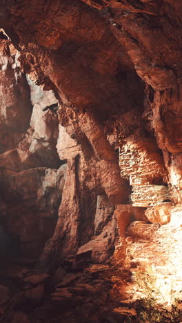 un vistazo dentro de una cueva