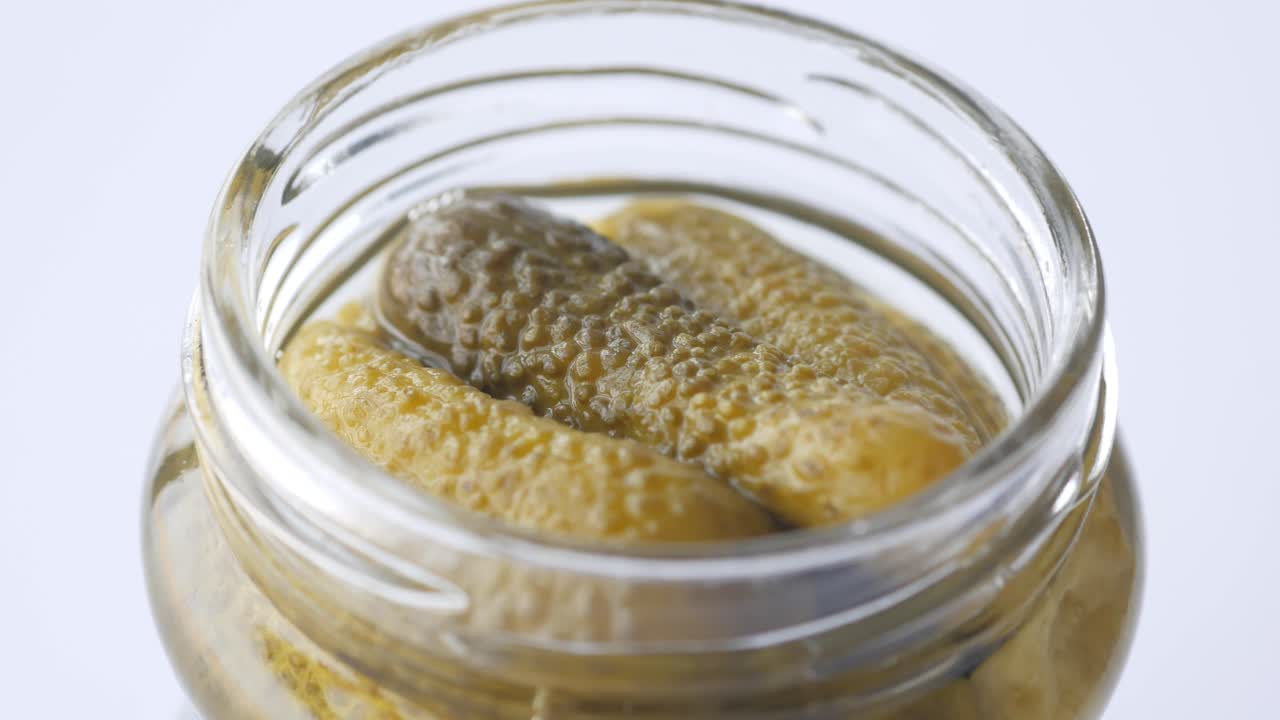 유리 항아리 에 넣은 오징어 의 클로즈업