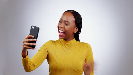 Selfie,-Rostro-Y-Mujer-Negra-En-Estudio-Con-Paz