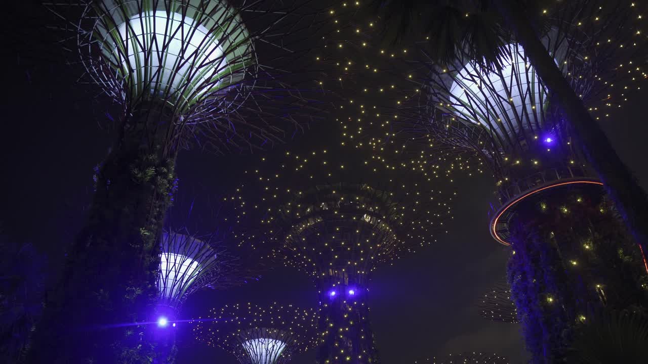 por el jardín de la bahía supertree grove espectáculo de luz