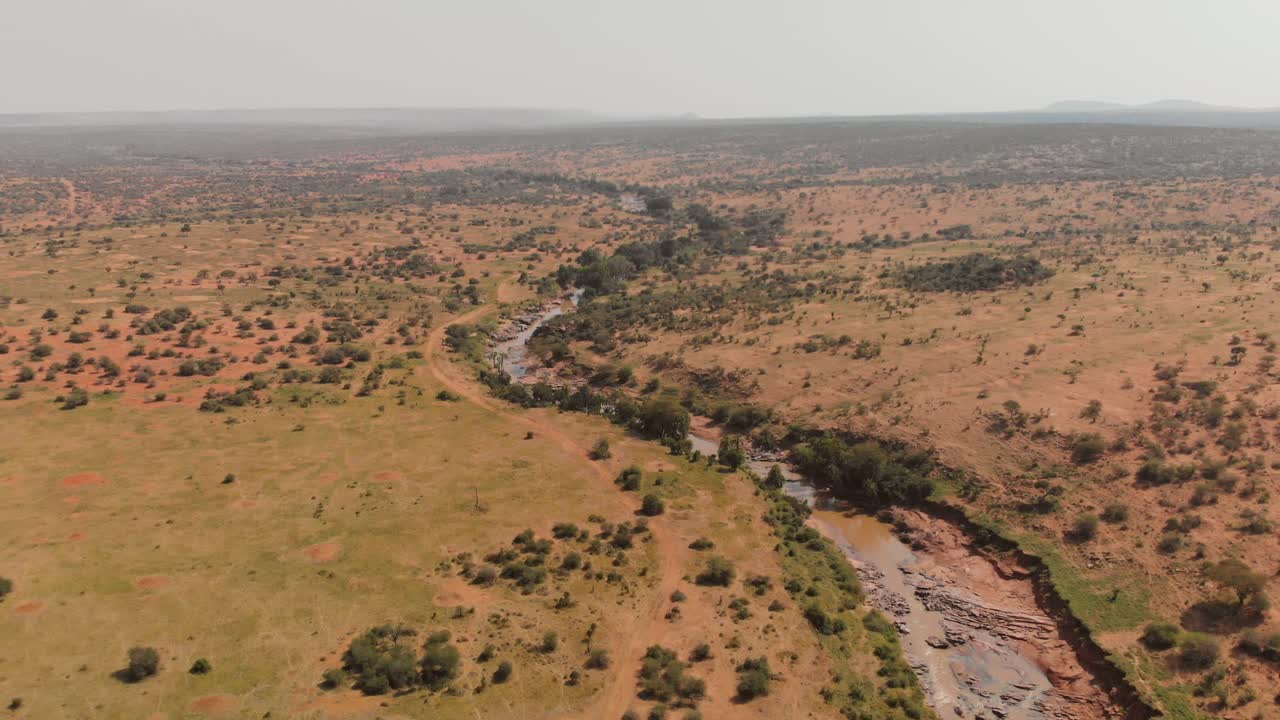 Un fiume che attraversa la terra Samburu-Maasai in Kenya.