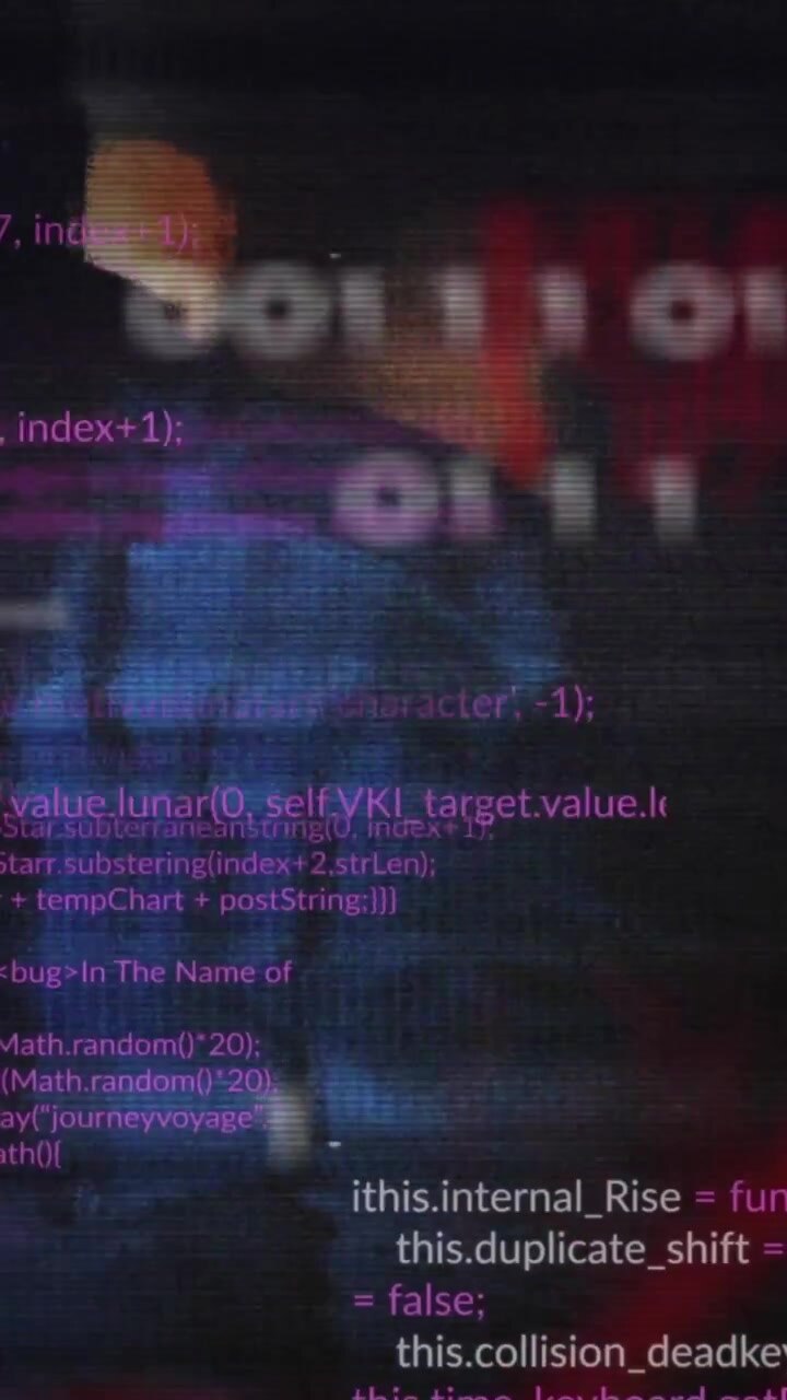 Animation der Datenverarbeitung über einem integrierten Schaltkreis und einem männlichen Hacker.