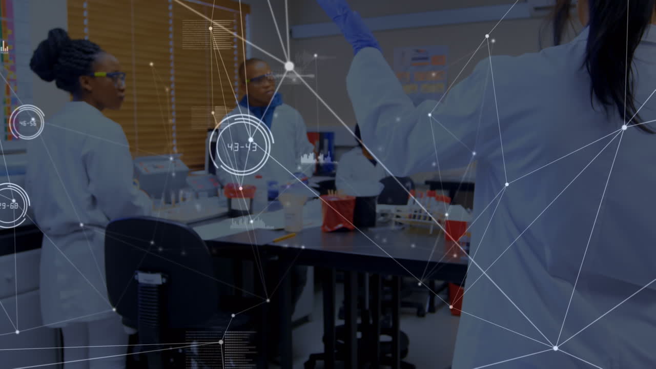 실험실에서 대화하는 다양한 과학자들에 대한 연결 네트워크의 애니메이션