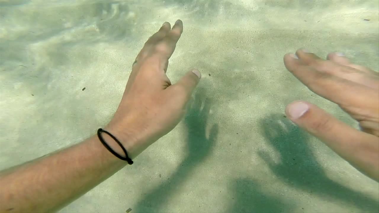 nadando a lo largo de los fondos marinos pov 01