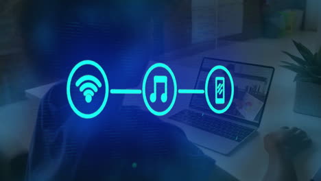 animación de iconos de medios sobre diversos colegas que tienen una llamada de video en la computadora portátil