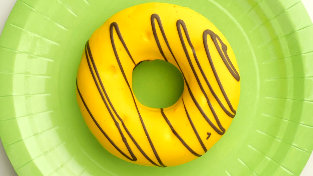 el donut está vidriado de cerca, con un bucle sin costuras.