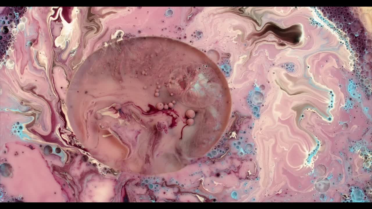 Pittura liquida astratta vibrante che si mescola e vortica