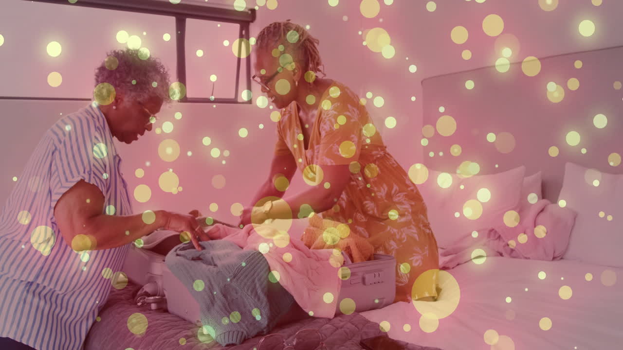 maleta de embalaje, dos personas con animación de luz bokeh sobre ellos