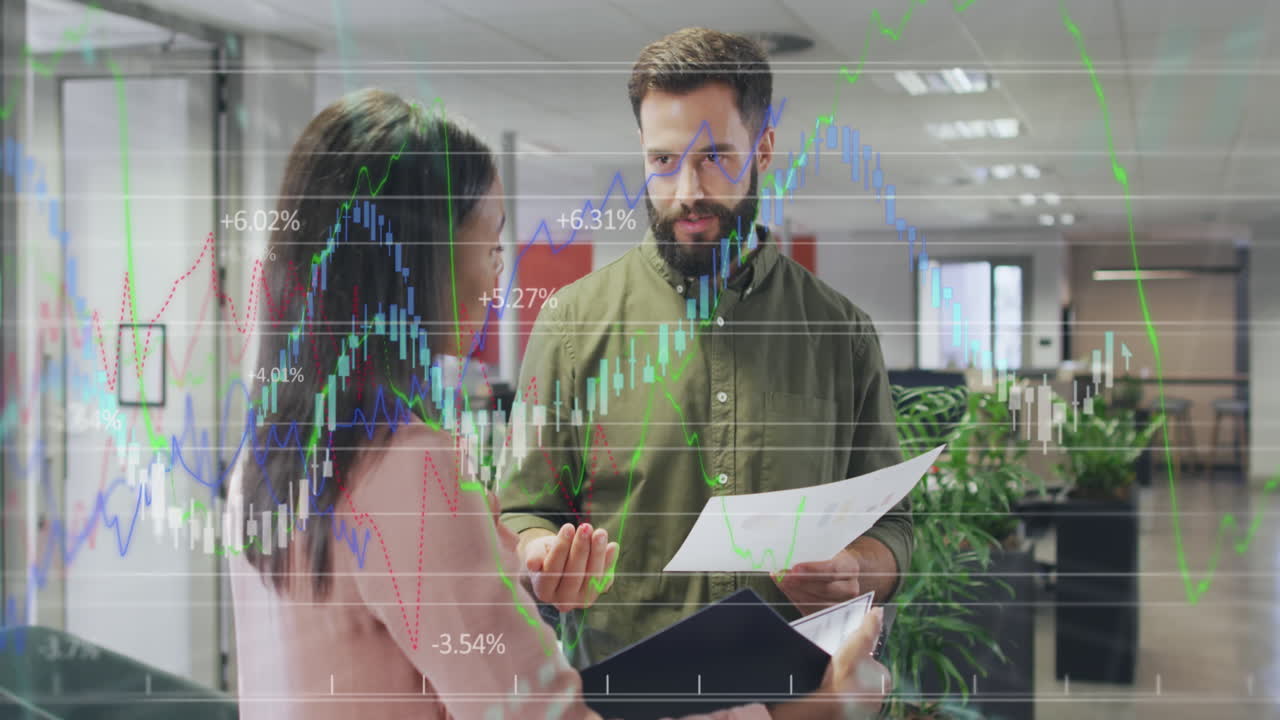 animación del procesamiento de datos sobre diversas personas de negocios que trabajan en la oficina