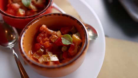 un delicioso estofado de verduras servido en turín, italia