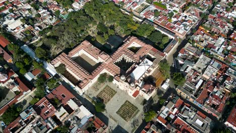 Temple-in-the-center-of-Oaxaca,-Mexico-City