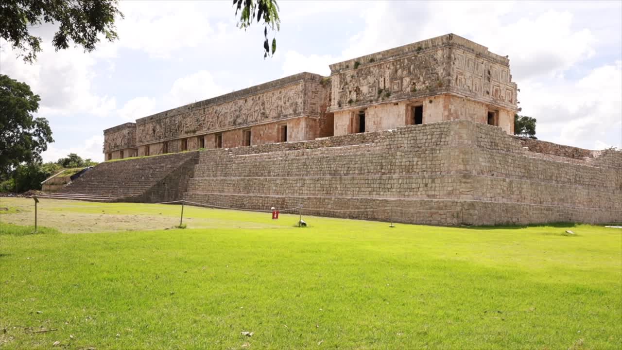 increíble templo en la ciudad de uxmal