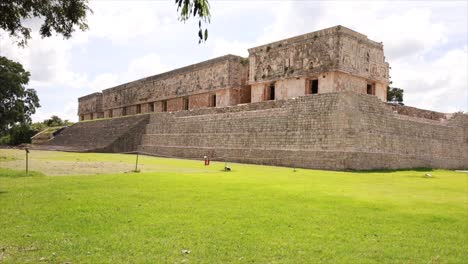 Incredible-temple-at-Uxmal-city