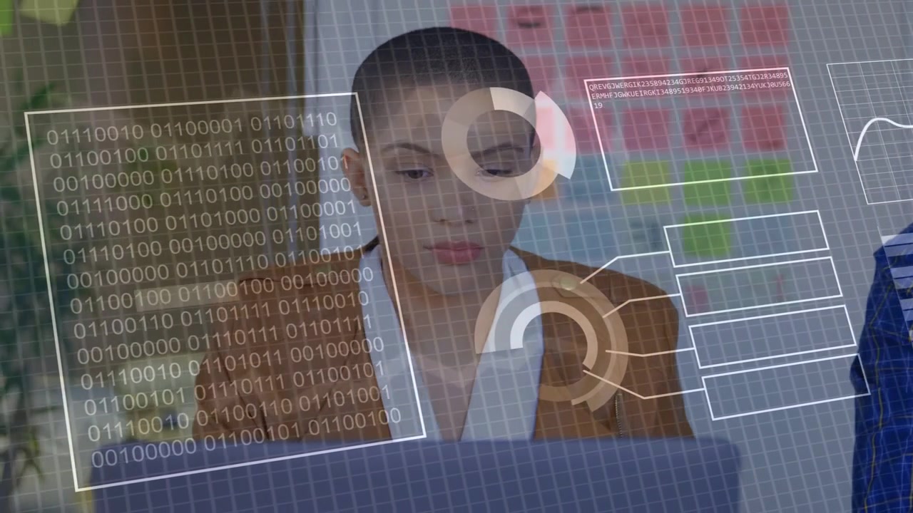 Kvinde bruger bærbar computer, projicerer skiftende diagrammer, mens en hånd rækker ud og tilføjer widgets til analyse.
