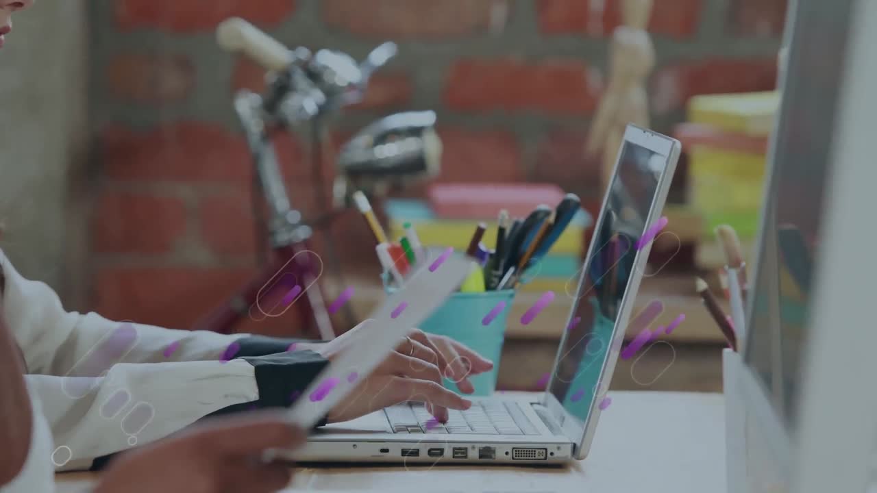 animación de senderos púrpuras sobre la gente de studding