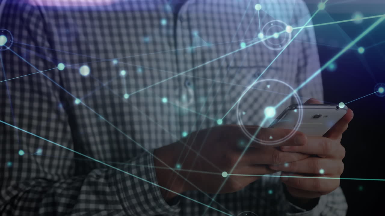 animación de redes de conexiones con iconos sobre el hombre usando teléfono inteligente