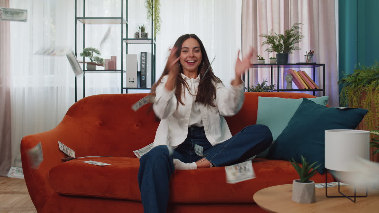 현금 유로 비가 떨어지는 소녀 성공을 축하, 승리, 좋은 소식, 복권 잭 ⁇  행운