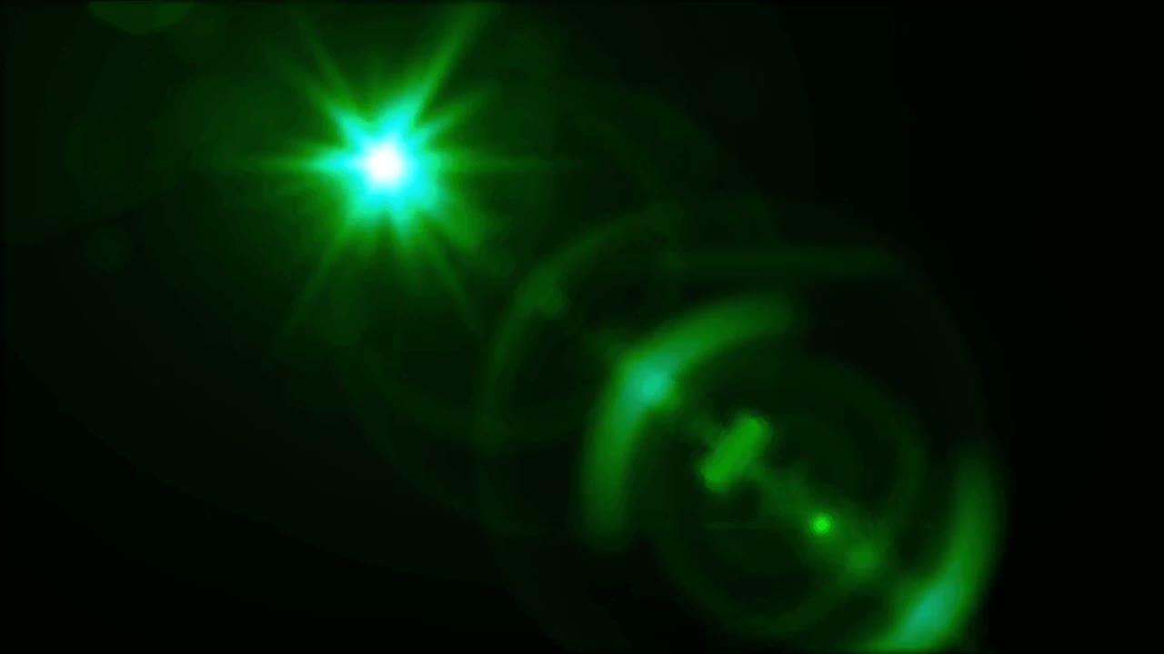 Luce flash realistica su sfondo nero
