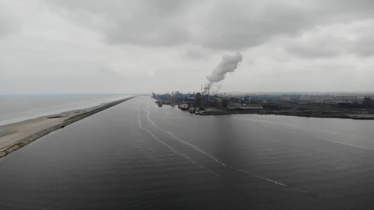 프랑스 북부의  ⁇ 케르크 항구 28.05.23