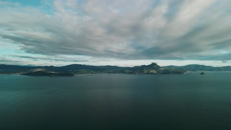 Montañas-Al-Amanecer-En-La-Península-De-Coromandel