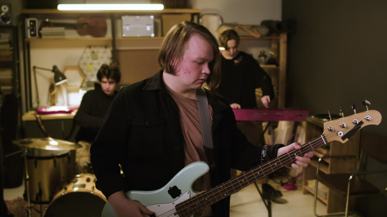 스튜디오의 음악가