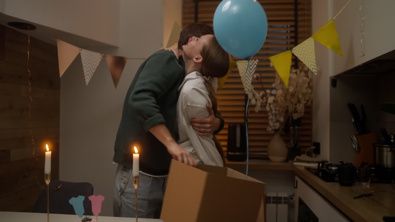 pareja sorprendida en la ducha del bebé