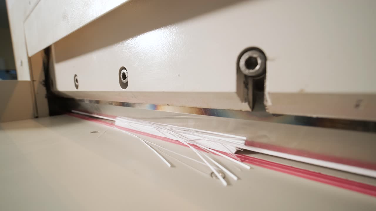 폴리그래피, 종이 판을 잘라내기