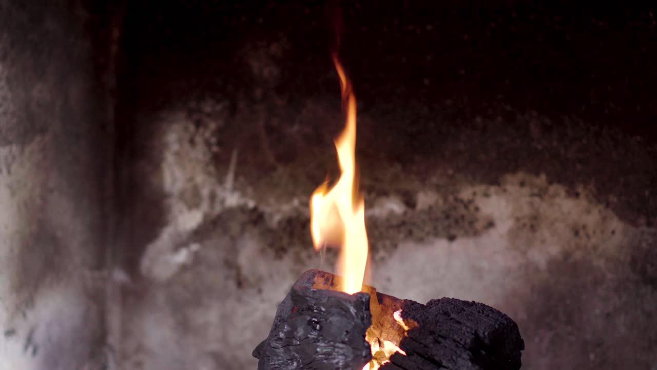 quema de carbono y chispas con antecedentes aislados