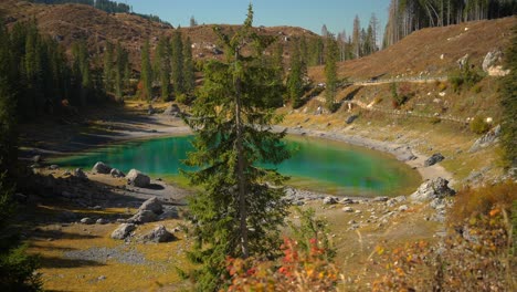 Aufnahmen-Des-Sees-Lago-Di-Carezza-In-Den-Italienischen-Dolomiten-In-Den-Europäischen-Alpen