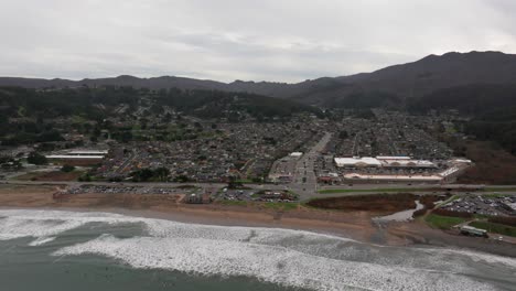 Vista-Aérea-De-Drones-De-Pacifica,-Ciudad-Y-Playa-De-California