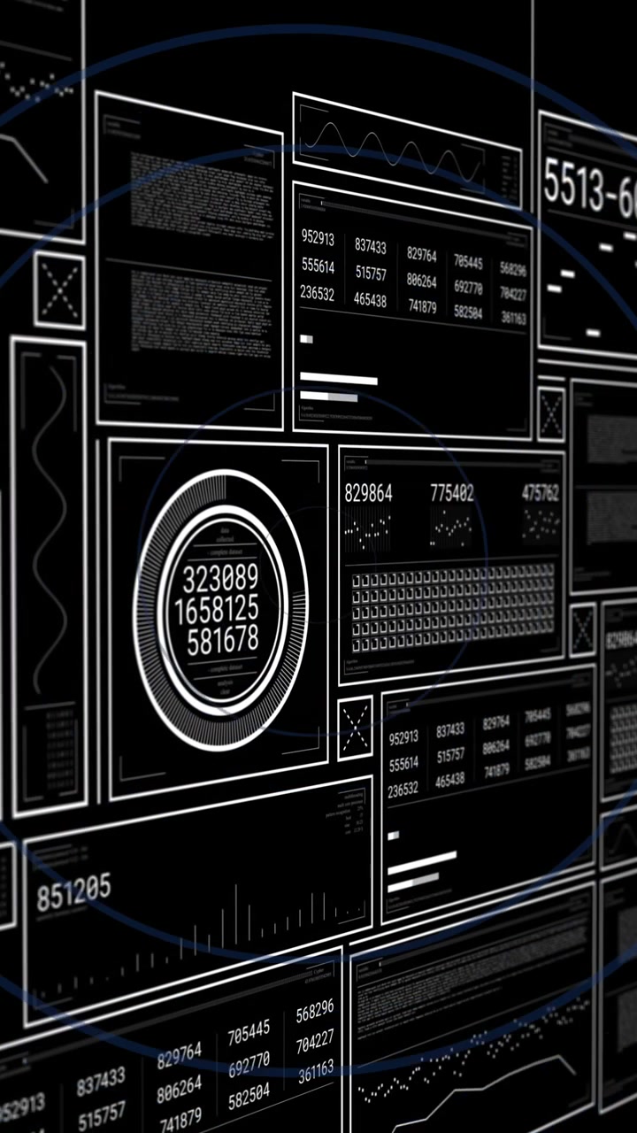 Animazione di un'interfaccia con elaborazione dati su cerchi concentrici blu, su sfondo nero.